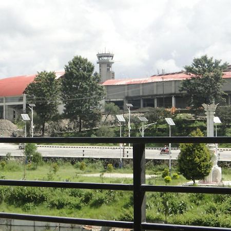 Ganapati Airport Hotel Katmandú Exterior foto